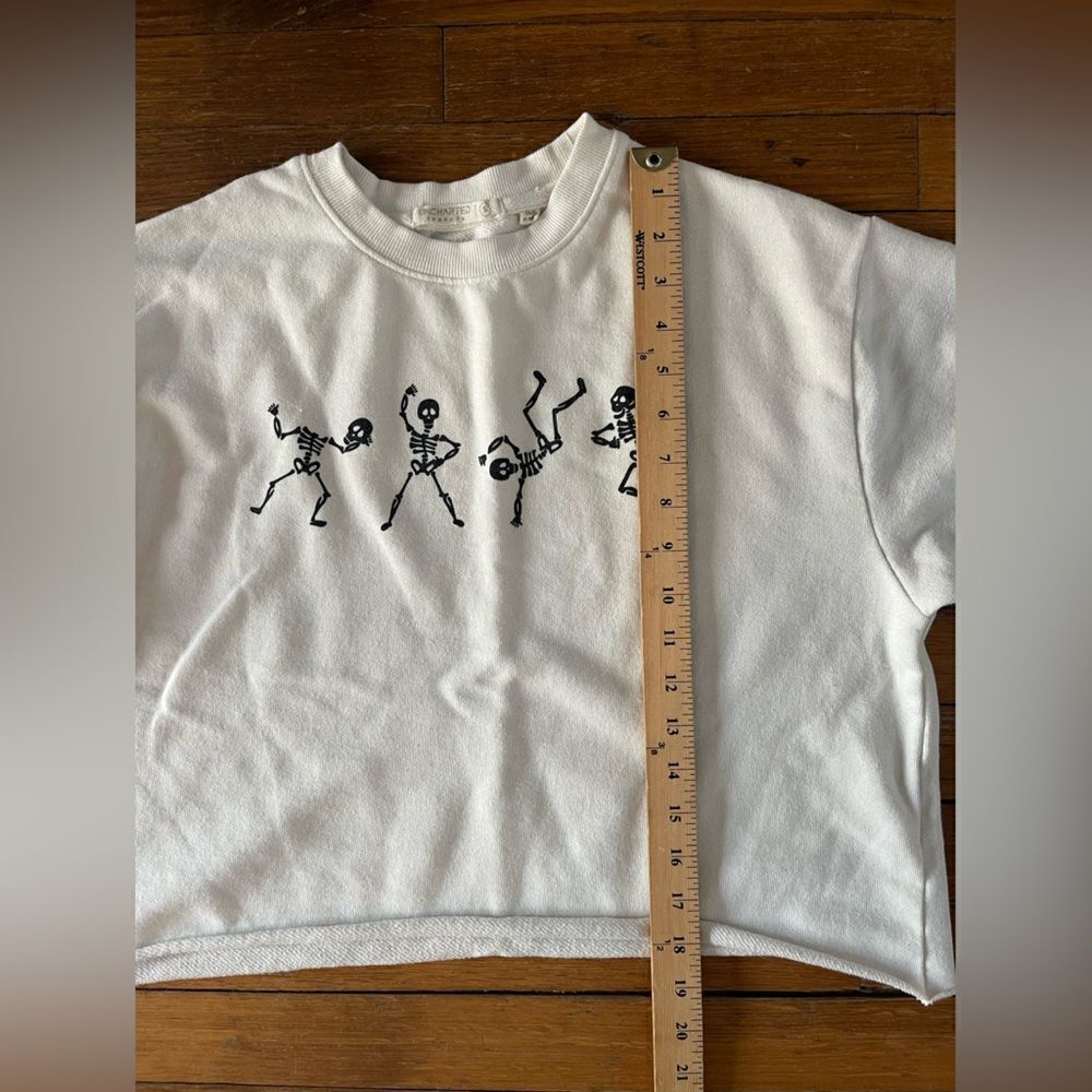 Small White Uncharted Threads/Paper store Cropped Sweatshirt Dancing Skeletons - Picture 6 of 10
